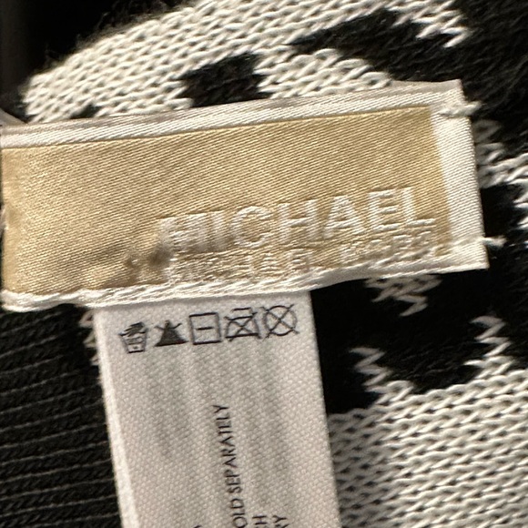 Michael Kors Black and White Knit Scarf - Picture 5 of 8